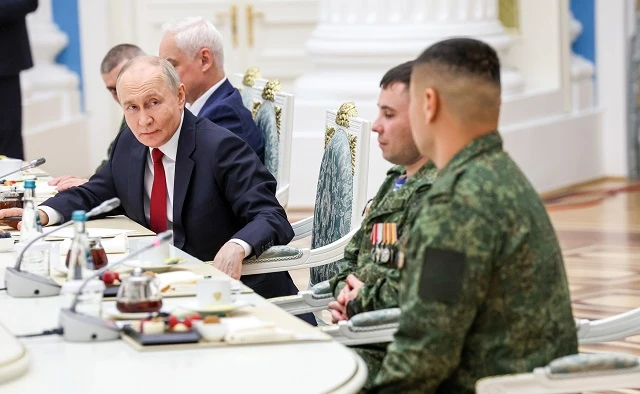 Никаких поблажек! 

12 июня Президент России Владимир Путин заявил, что Вооружённые силы РФ будут на