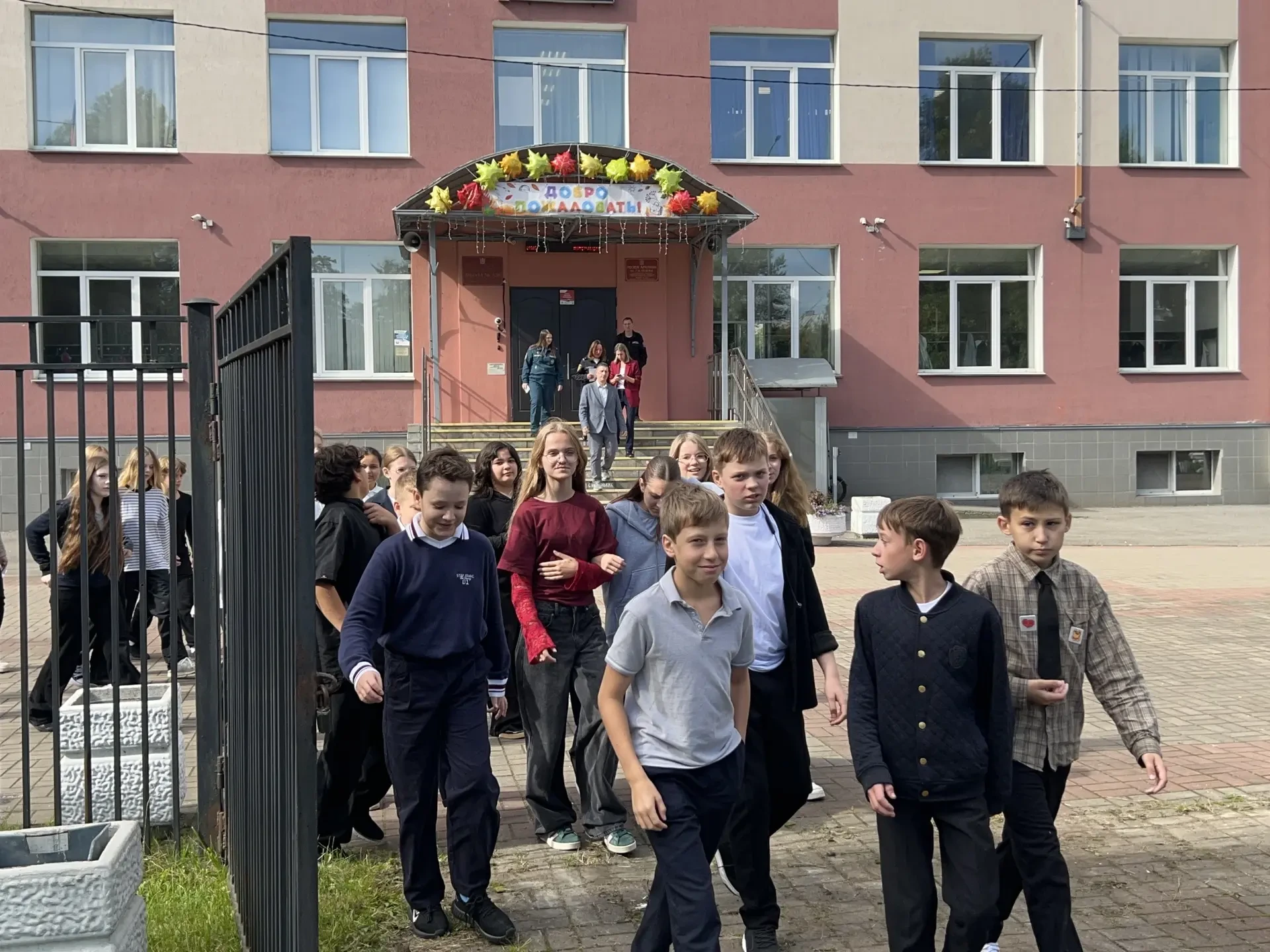 В школе № 336 Невского района Санкт-Петербурга состоялась тренировочная эвакуация детей...