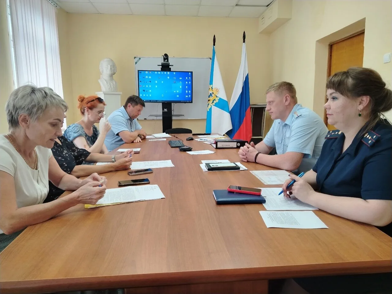 🌟 В Холмогорском округе обсудили меры профилактики наркомании среди молодежи