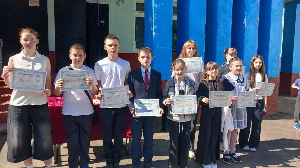 🏆 Награда нашла героев: итоговая линейка собрала звёзд нашей школы! ✨