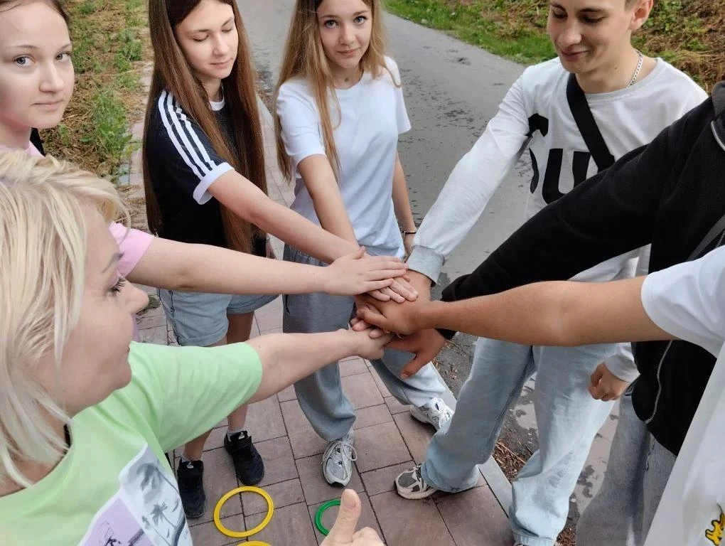 ☔️ Даже дождик не испугал нас сегодня на набережной реки Оскол! ✨ С молодёжью мы провел...
