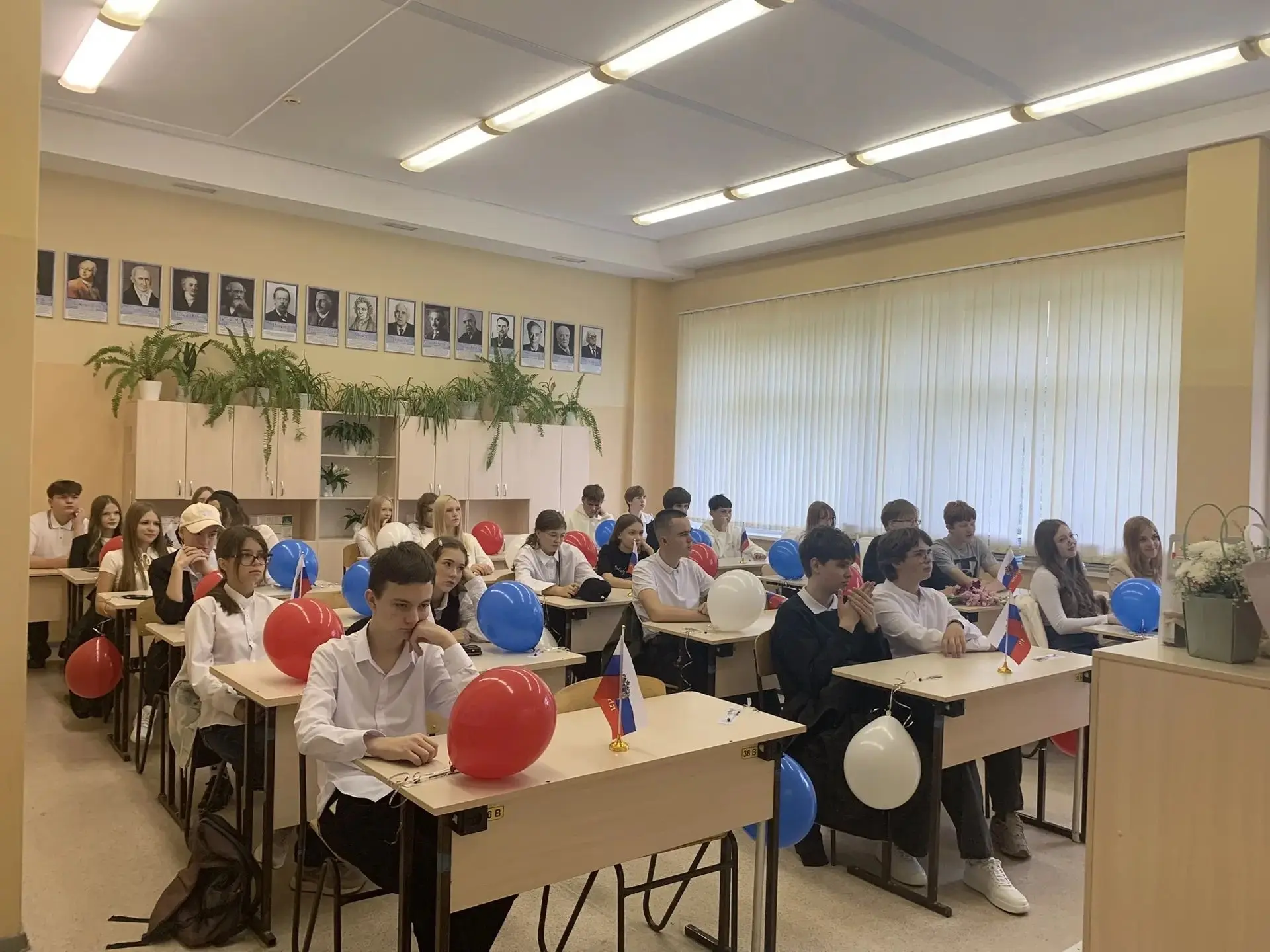 ДЕНЬ ЗНАНИЙ В АКАДЕМИЧЕСКОМ ЛИЦЕЕ: КЛАССНЫЕ ЧАСЫ И «РАЗГОВОРЫ О ВАЖНОМ»