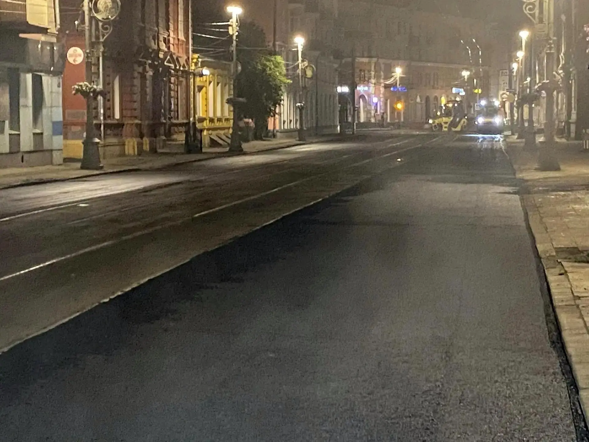 ✅ Масштабные работы на улице Ленина: замена верхнего слоя дорожного покрытия и ремонт трамвайных пут