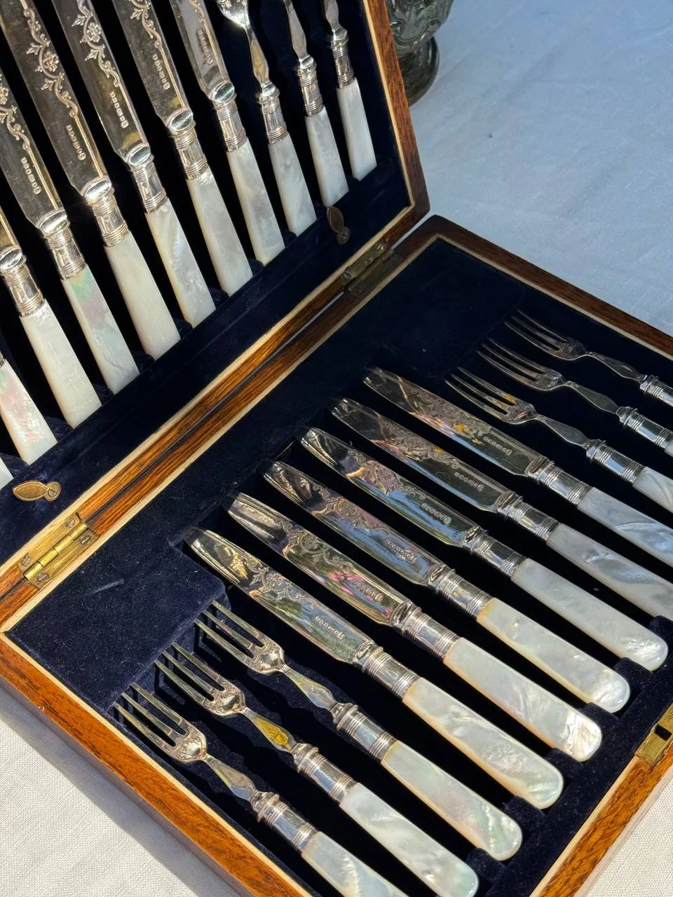 ПРОДАН ⛔️

Редкий английский десертный набор на 12 персон 
в оригинальном боксе, выполненный в лучши
