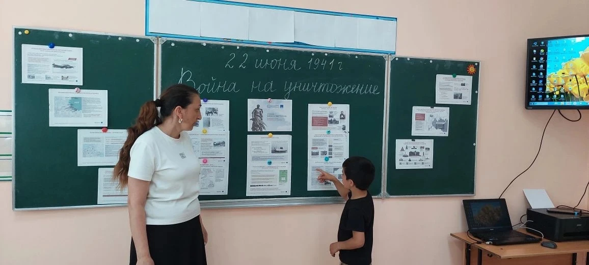 📜🕯️ Урок исторической памяти: 14-й день в лагере «Знатоки ПДД»

Наш лагерь «Знатоки ПДД» ежедневно