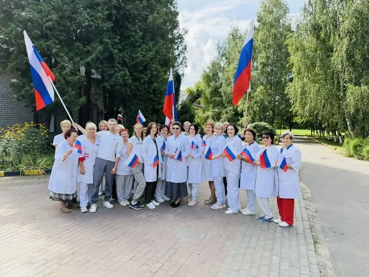 Флаг — символ единства и миссии, медицина — служение здоровью и жизни!