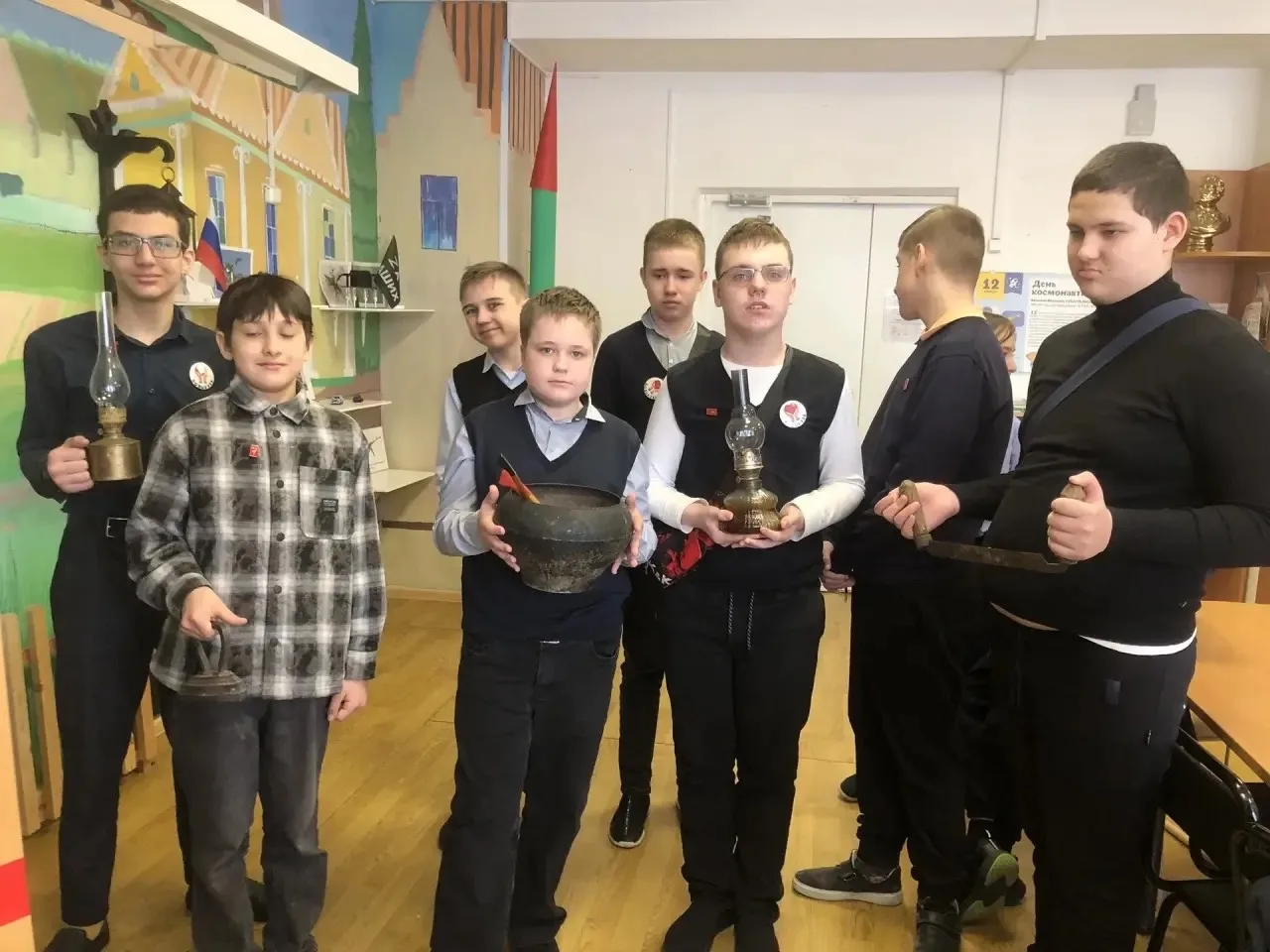 🏛️ В нашем школьном музейно - образовательном пространстве «Связь времён» для учащихся...