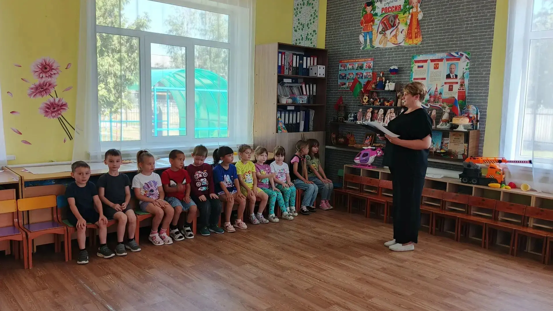 🎉 В Елизаветовском детском саду прошло тематическое мероприятие в преддверии Дня ГАИ — праздника, к
