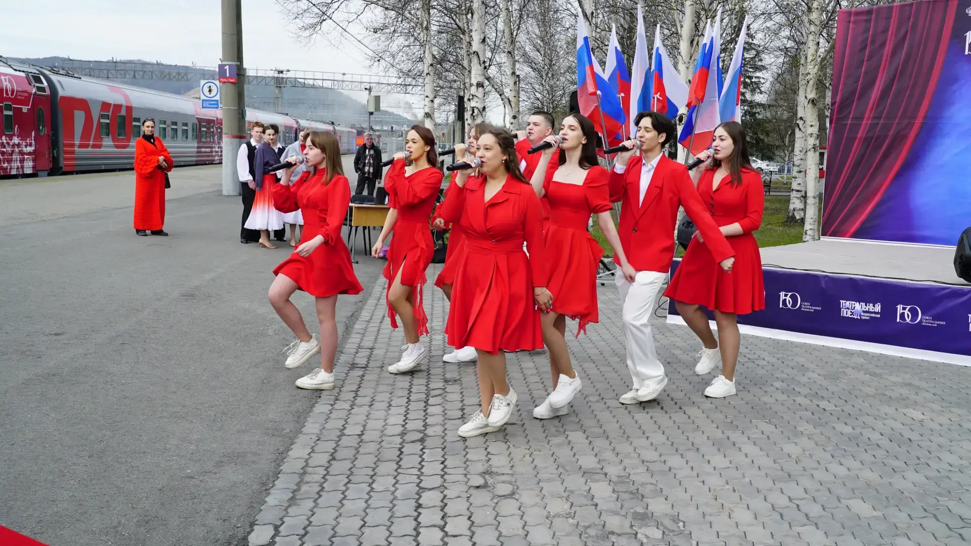 🎭🚂 В столицу БАМа прибыл «Театральный поезд»!  Сегодня, 19 мая, на перроне вокзала Тынды состоялась 