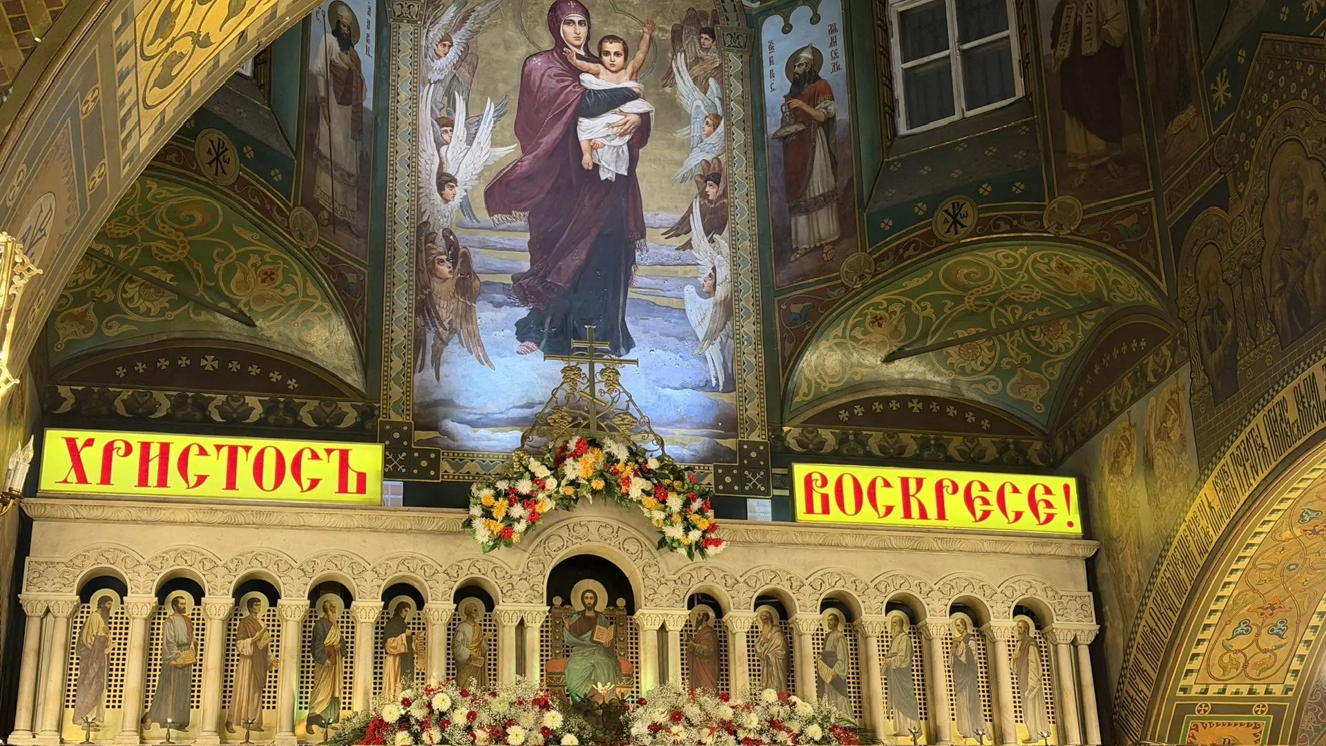 Христос Воскресе!   Господь уже дал нам всё.  Он дал нам свободную волю, небо, землю, солнце, любовь