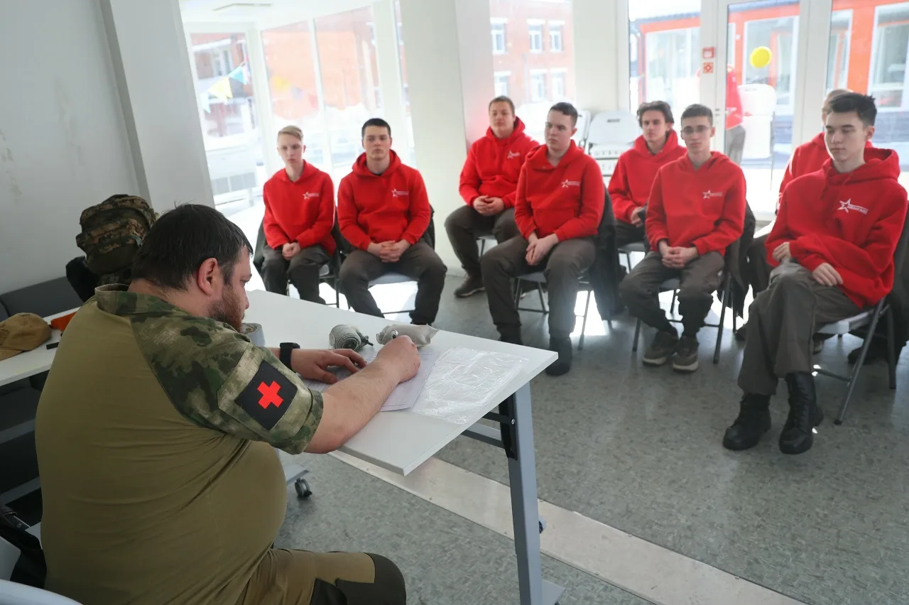 🛡️ Один за всех и все за Родину: как прошли сборы «Авангард»!  Наши десятиклассники вернулись с 4-й 