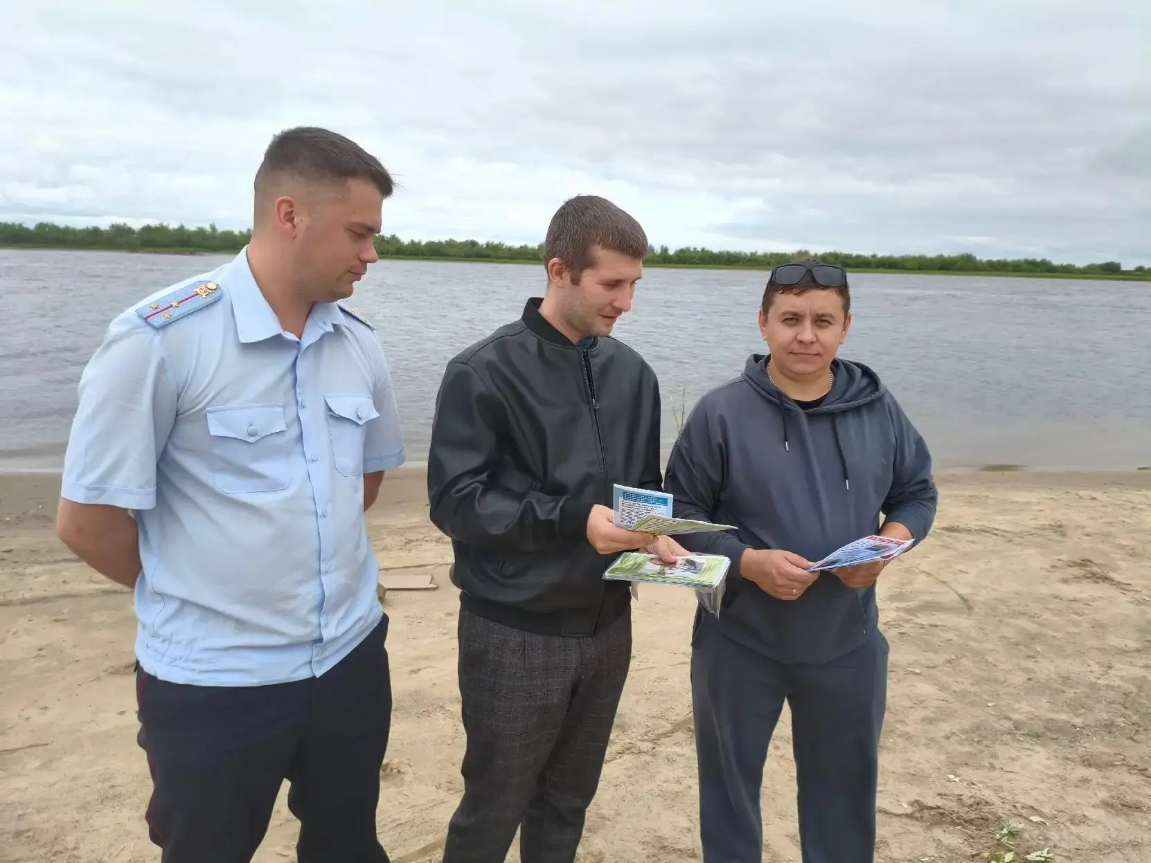 В районном центре продолжаются рейды по безопасности на воде
⁣
На берегу реки Таз прошел межведомств