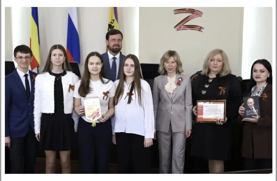🏆 Наши экскурсоводы — лучшие в городе! 🏆  📜С радостью сообщаем: команда экскурсоводов нашей школы — 