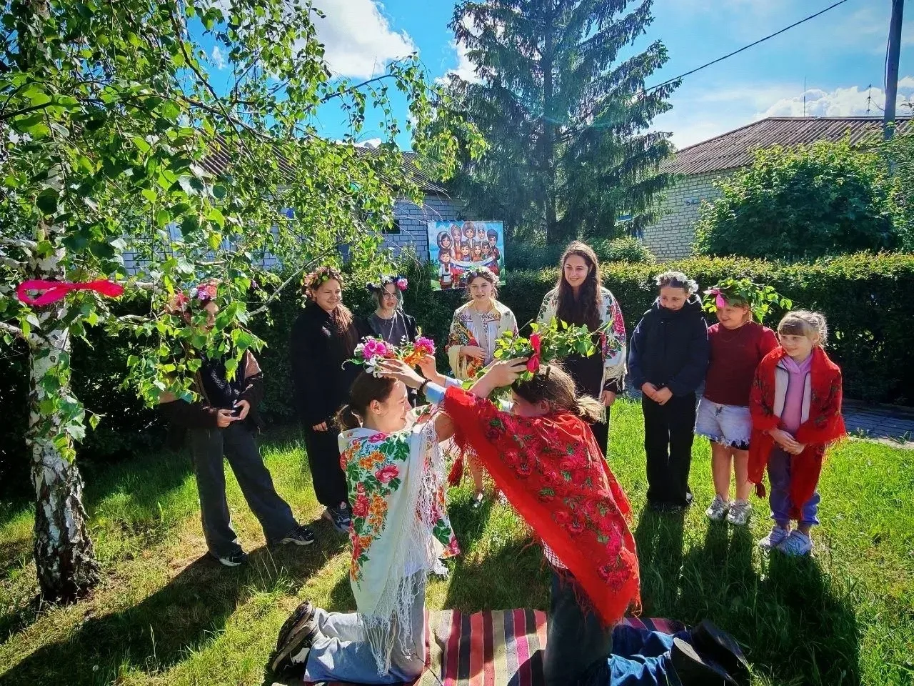 «Троица в Алексеевке: от духовных истоков к народным забавам» 🌳✨

В день православного праздника Св