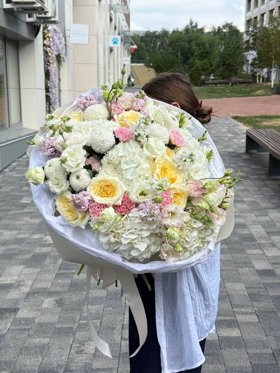 Невероятный букет мы совсем недавно собирали для одного из самых важных моментов в жизни - предложен