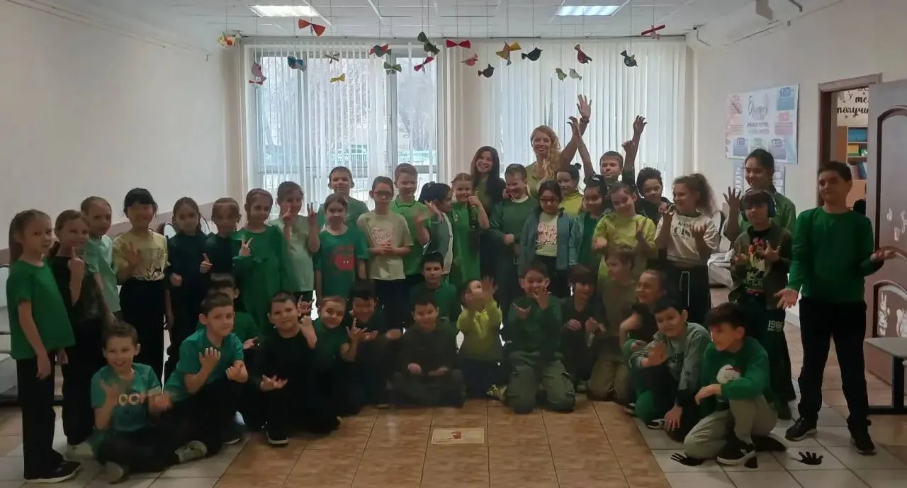 🔥Яркая пятница!  💚В пятницу наша школа буквально расцвела! «Зеленая пятница» прошла на ура, и коридо