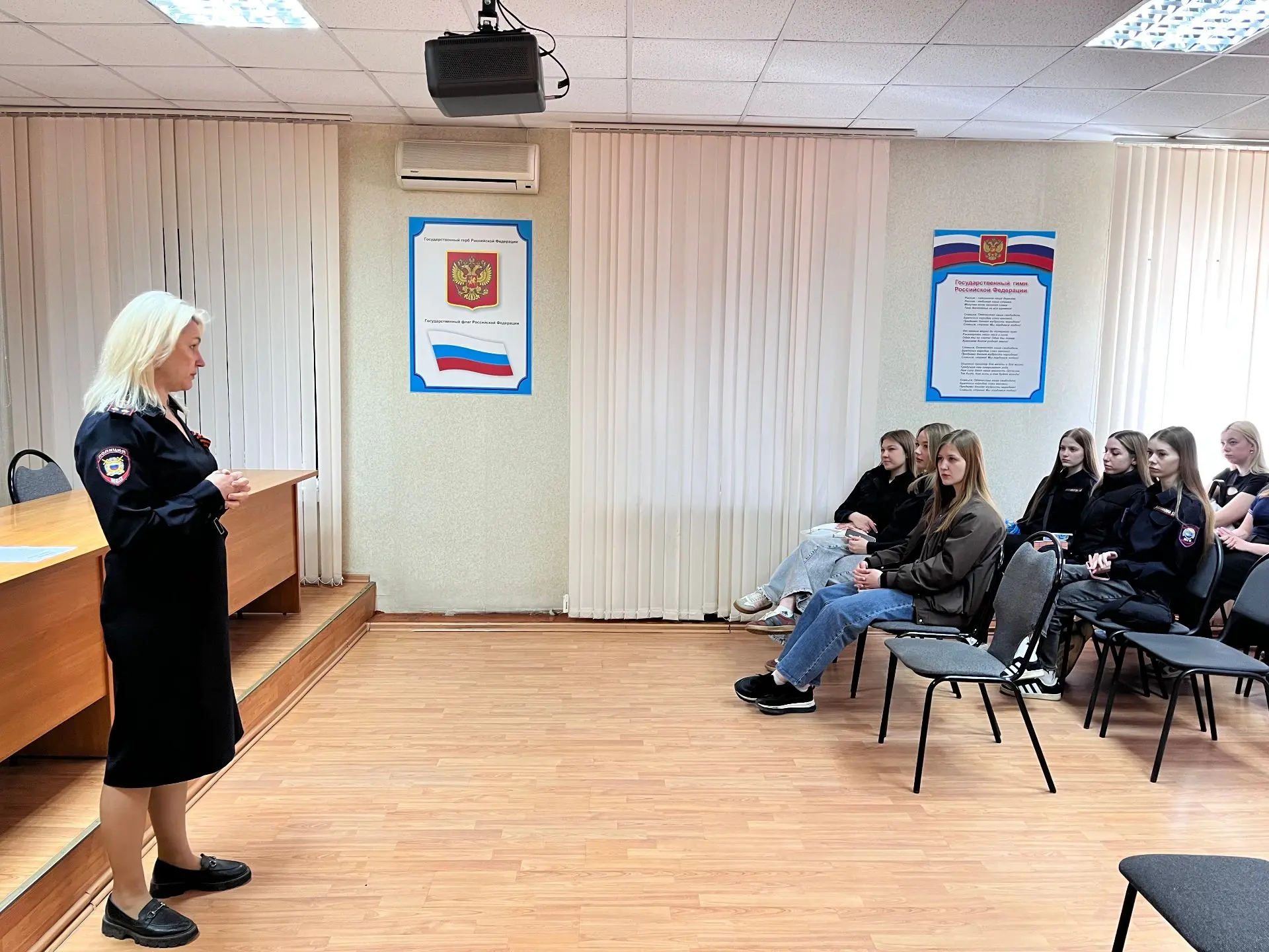 День открытых дверей в Отделе МВД по г. Жигулёвску: будущее профессии начинается сегодня  Сотрудники