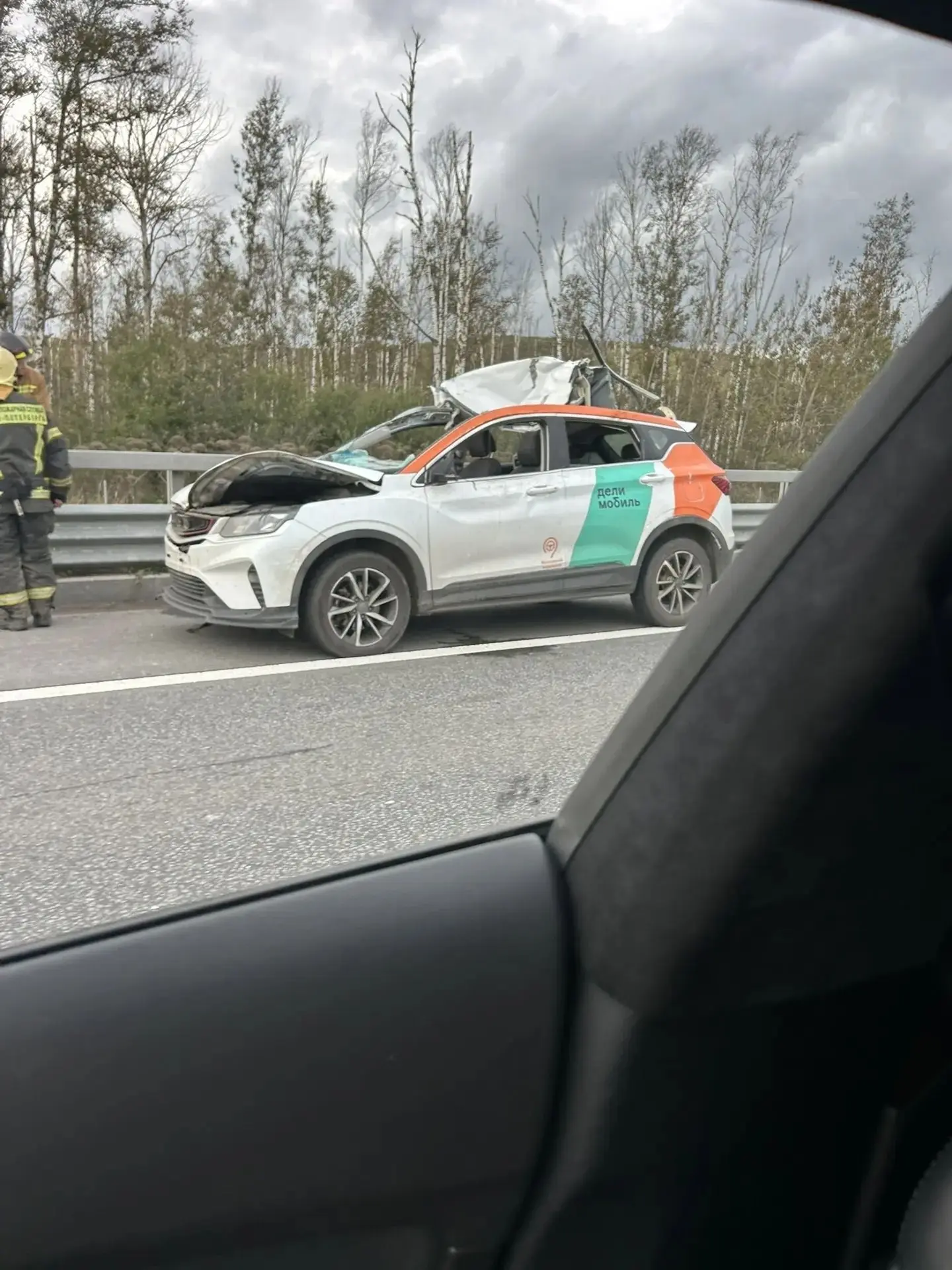На КАД в районе свалки между съездами на Комендантский и ЗСД 17.09.2026, примерно 17:00...