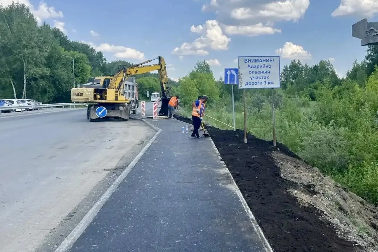 Новый тротуар вдоль Толмачёвского шоссе проложили в Новосибирске

Дорожку для пешеходов заасфальтиро