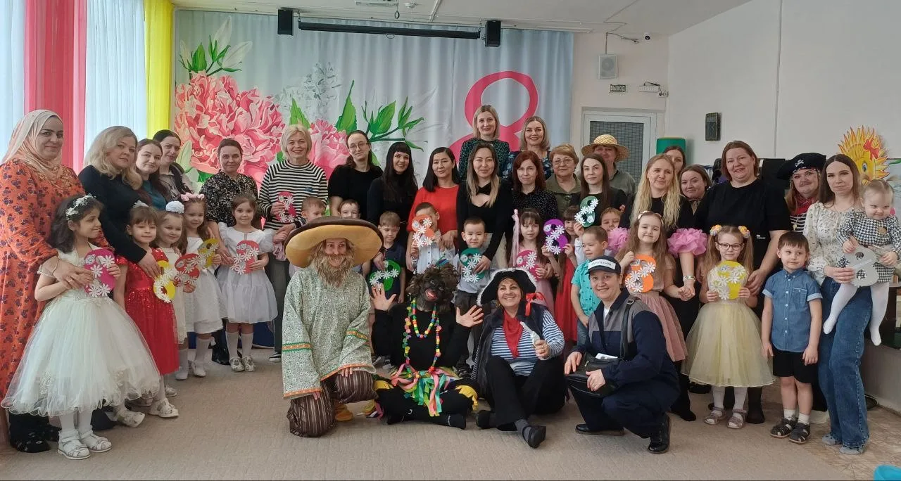 💐🌷8 Марта — женский праздник.