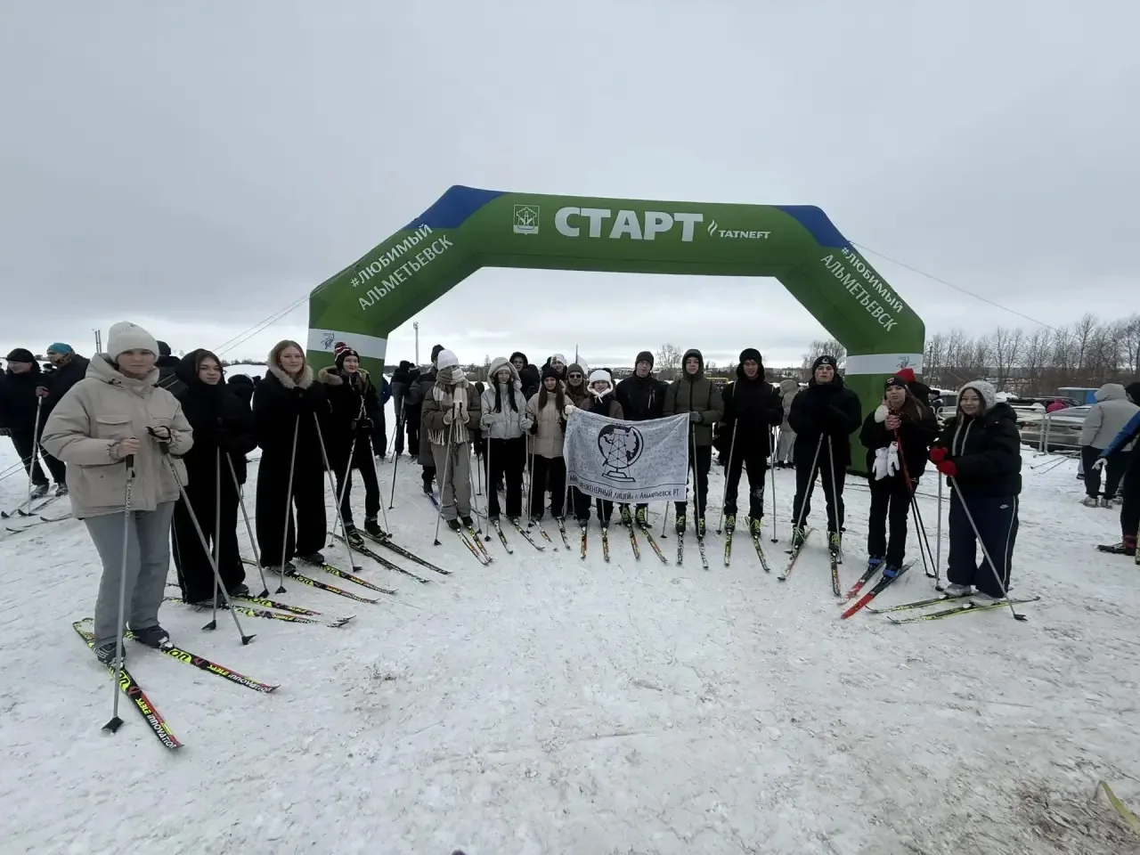 ⛷️ Масштабно, ярко, по-спортивному! Наши старшеклассники вместе с педагогами физической культуры при