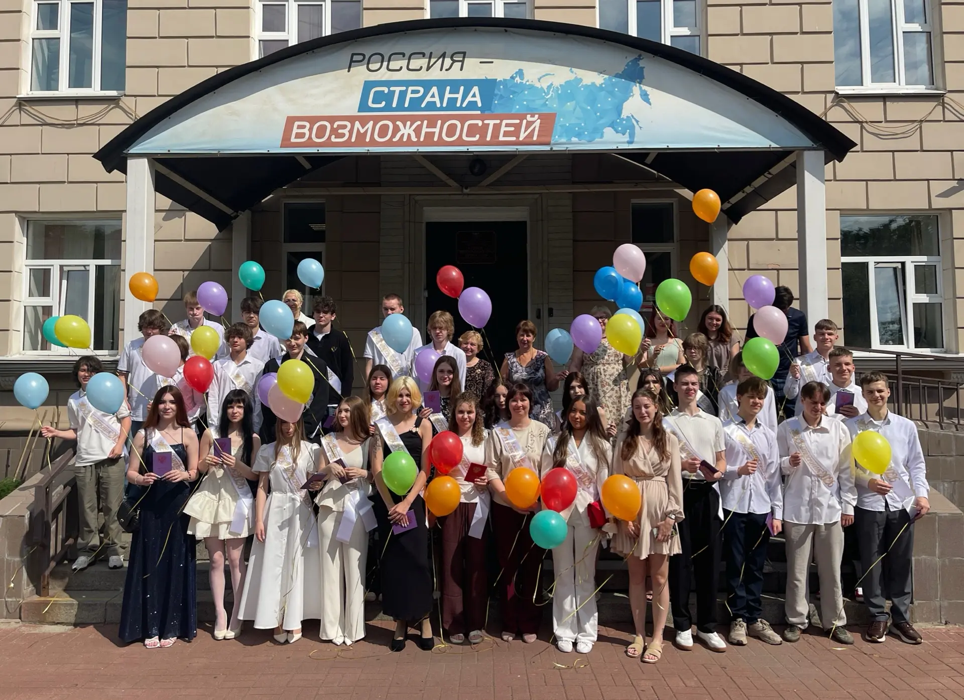 🎉Выпускники 9 класса🎉

Поздравляем! Все ученики достойно сдали экзамены и получили долгожданный ат