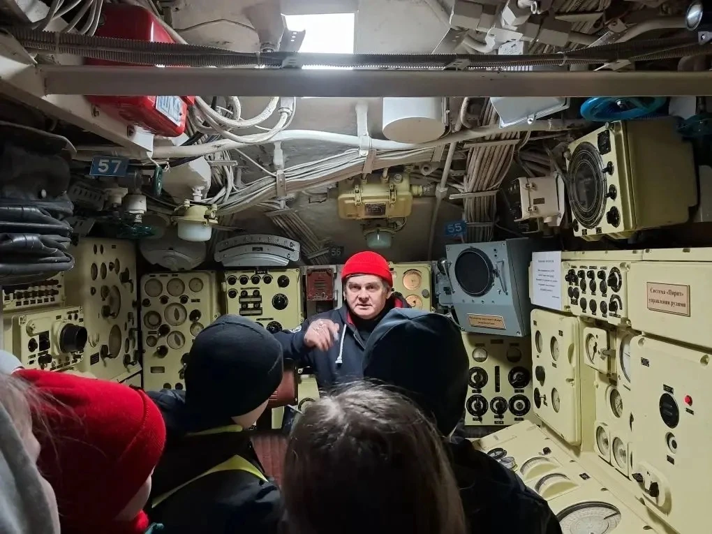 ⚓ Ученики 6А и 6В классов совершили увлекательное путешествие в Музей истории Военно-морского флота 