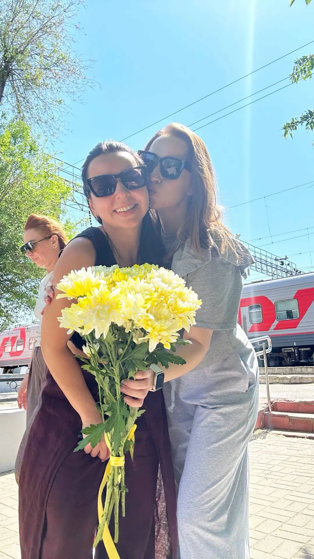 ПРИЕХАЛА 🤗  Так приятно, когда встречают близкие люди и так тепло, и что уж таить — красиво! 😍   Жен