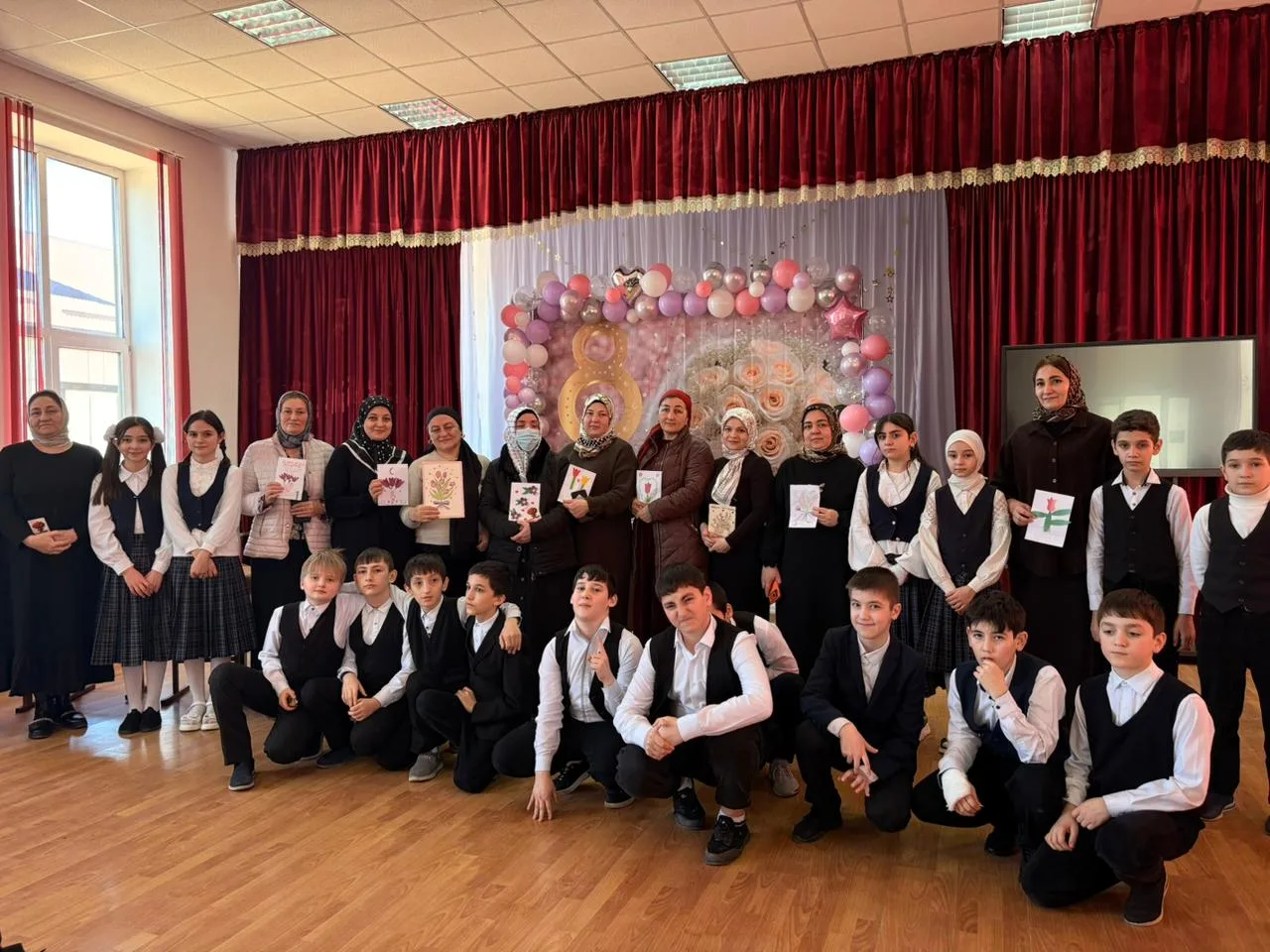 ГБОУ "СОШ √25 с.п. Пседах". Мероприятие в 5"а" классе по теме: Международный женский де...
