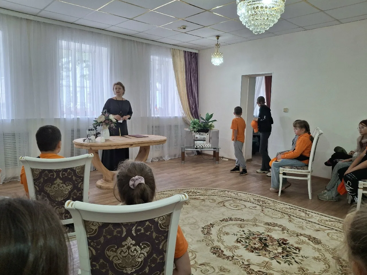 В рамках #КлассныхВстреч и профориентации подростков участники лагеря "Волонтер" побыва...