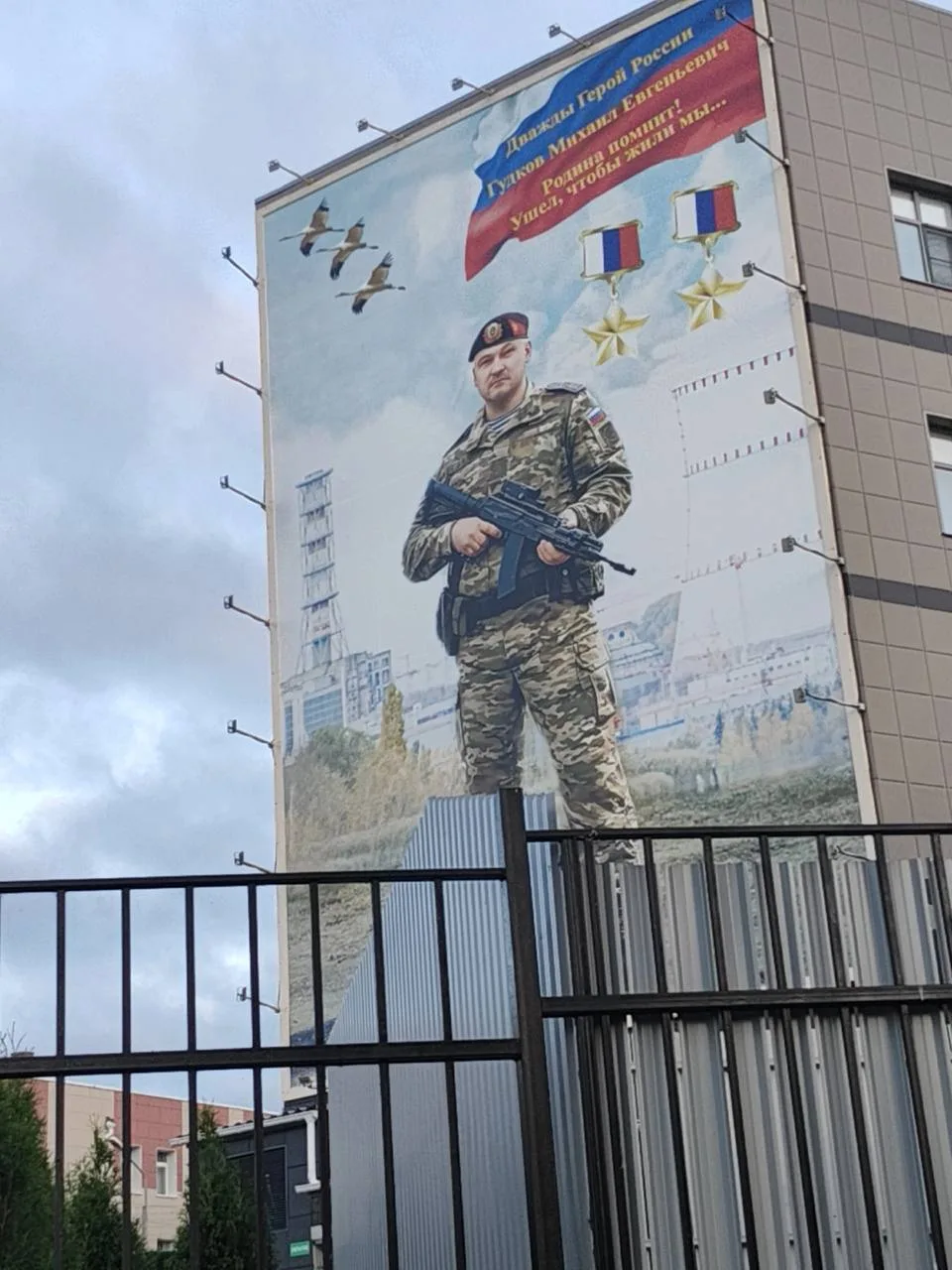 Жаль в месте таком, где никто не видит кроме рыбаков.