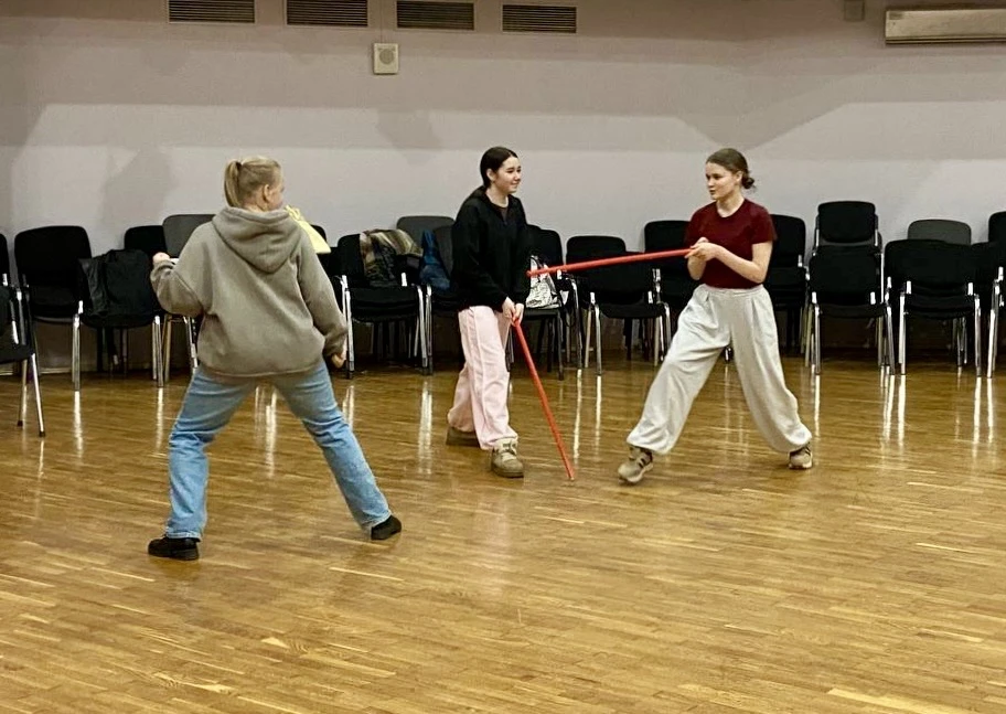 ⚔️ Театр, в котором искры летят не только со сцены!  На прошлой неделе наш театр «Как-То Так» отправ