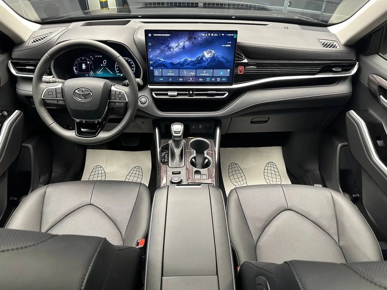 АКЦИЯ Toyota Highlander со скидкой 400.000   Стиль, комфорт и уверенность в каждой поездке Toyota Hi