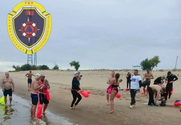 Три десятка моржей устроили октябрьский заплыв через Волгу