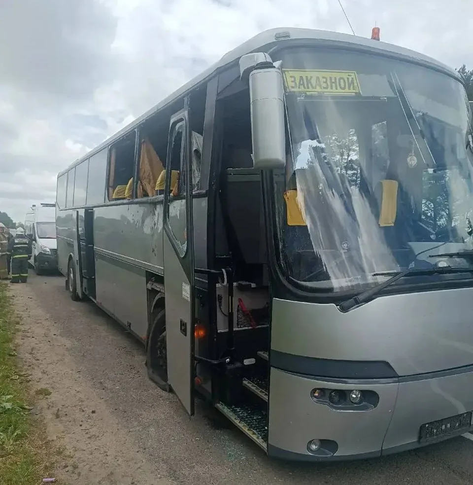 💥🚌 Дрон ВСУ атаковал автобус с детской футбольной командой из Беларуси в Брянской обл...