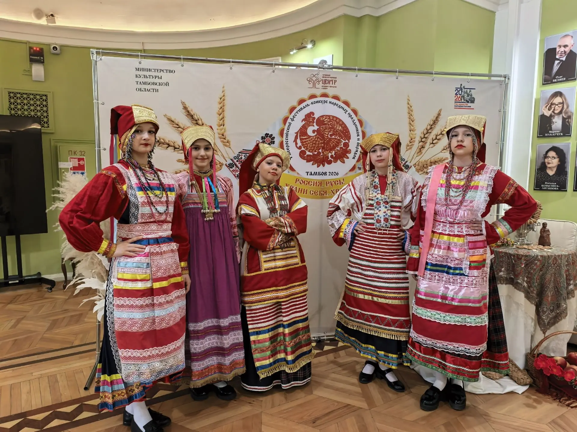 Учащиеся отделения моделирования костюма Детской художественной школы № 2 декоративного и прикладног