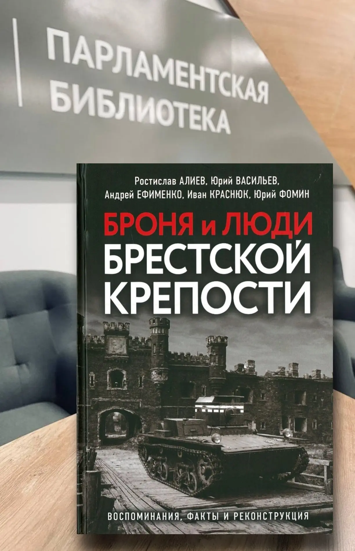 ⚡️Книжные поступления этой недели

Новые книги, последние номера журналов и газет в наших читальных 