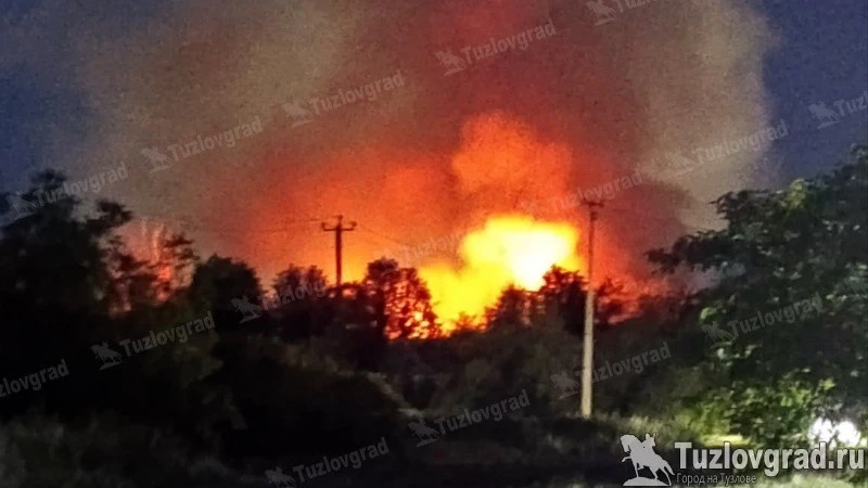 Прямо сейчас в Новочеркасске на Ростовском шоссе горит один из корпусов лаборатории СКЗ...