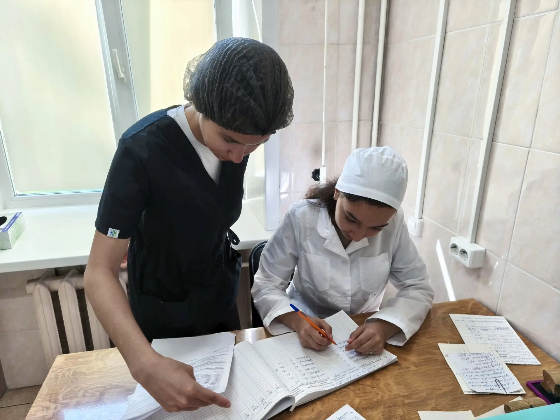 🎓 Студентки первого курса отделения «Сестринское дело» Архангельского медицинского кол...