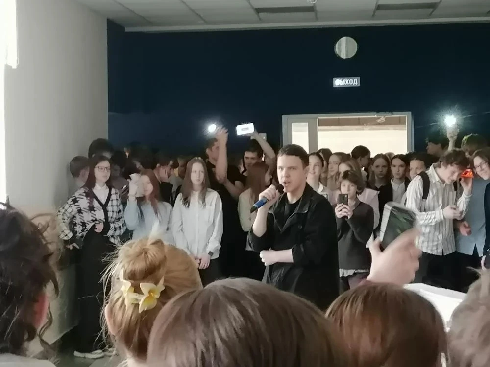 Свой 38 день рождения школа на Егорова отметила традиционным ежегодным караоке. На переменах ребята 