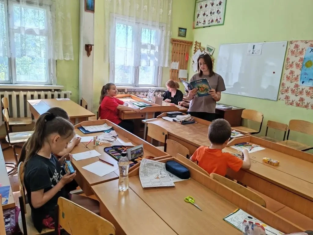☀️ В нашем школьном лагере сегодня царила особая атмосфера — мы отмечали День Пушкина!

Маленькие уч