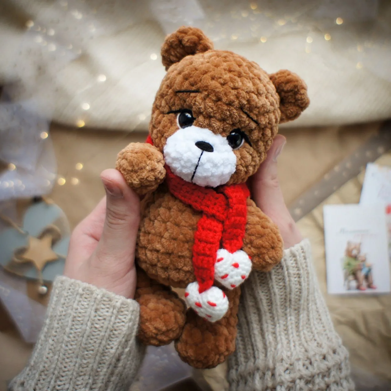 🙈 Мишка, зайка и котик

Дополнение к вязанию мишки:
⠀⠀⠀
Мордочка:⠀
1. 6 сбн в КА⠀
2. 6 пр [12]⠀
3. 