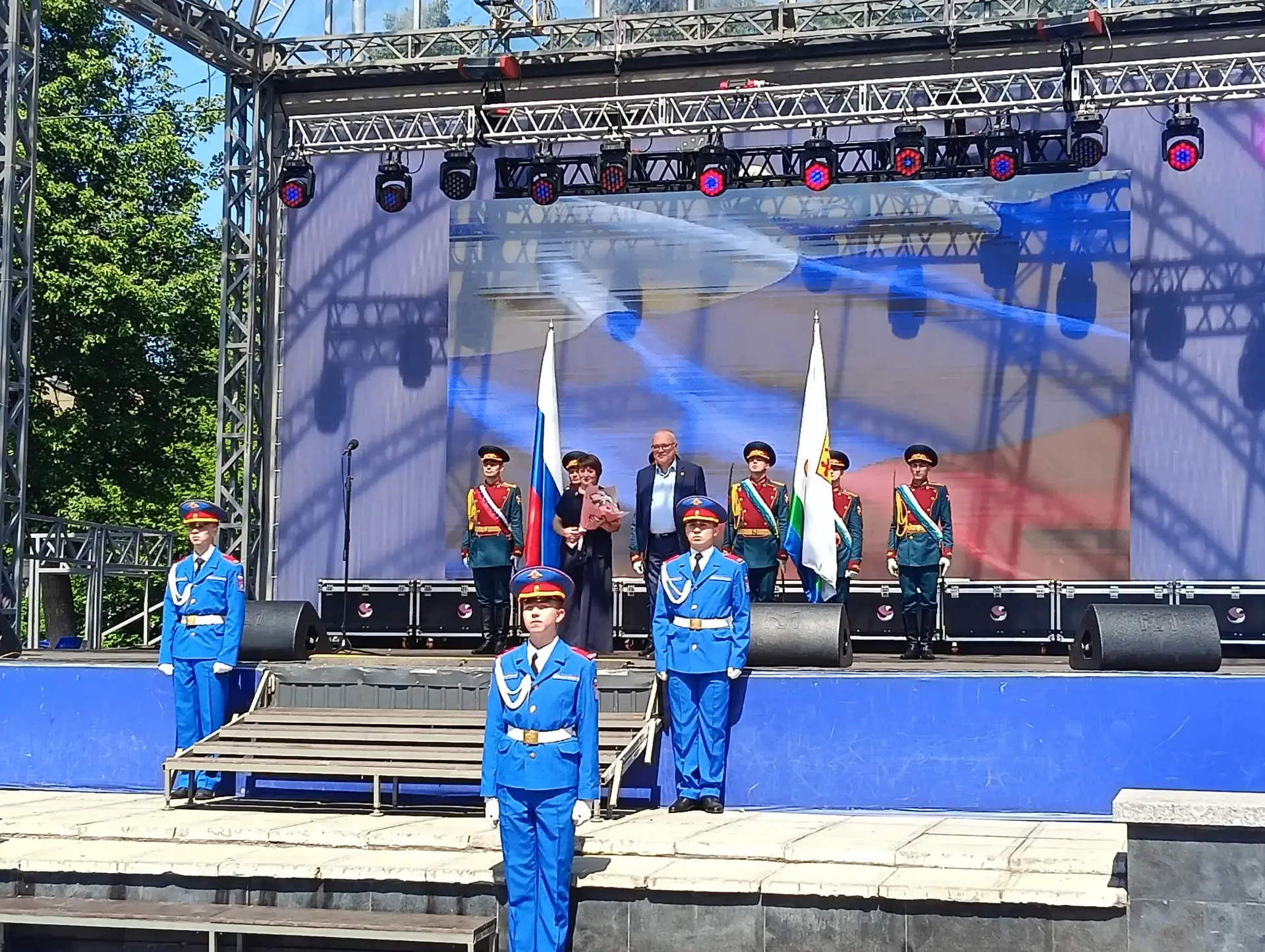 «Гордость школы, региона и всей страны!» 🇷🇺🎖✨
Педагог нашей школы удостоен почетного звания «Засл