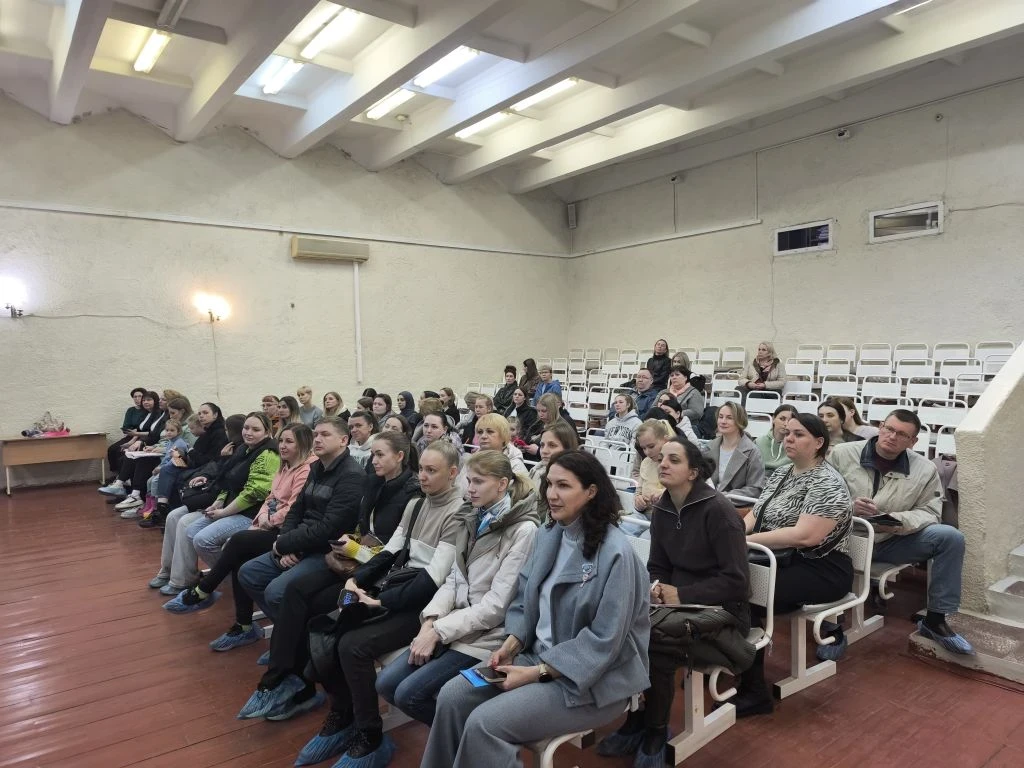 🎒 В школе прошло собрание для будущих первоклассников  Вчера в нашей школе состоялось важное и тёпло