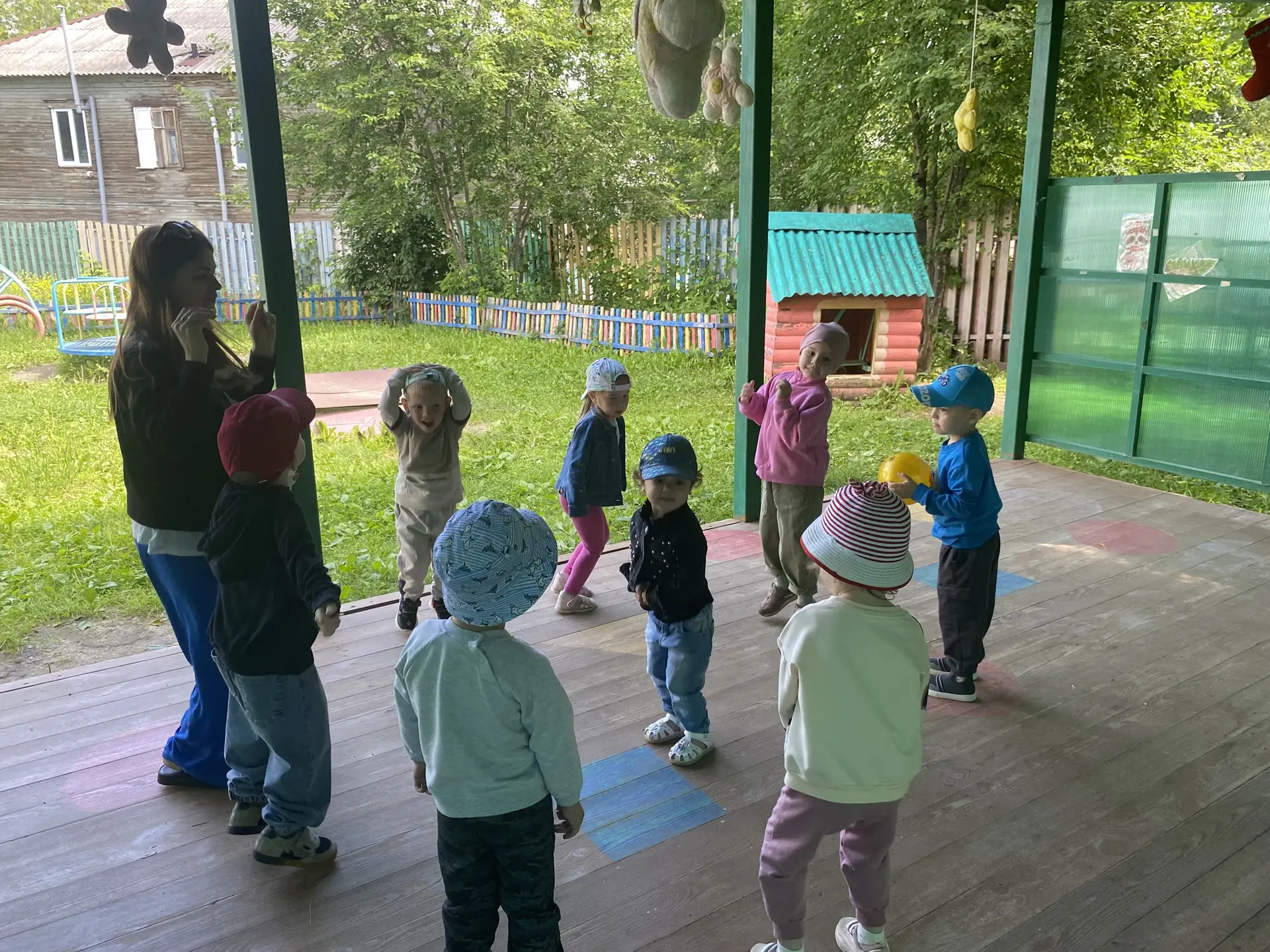🎉 Весёлые старты и море улыбок! 🎉

В преддверии Дня молодёжи наш детский сад превратился в настоящ