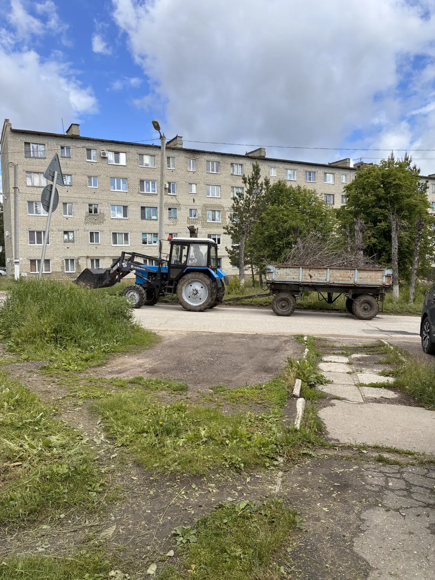 МАУ «Благоустройство» продолжает мероприятия по благоустройству города.