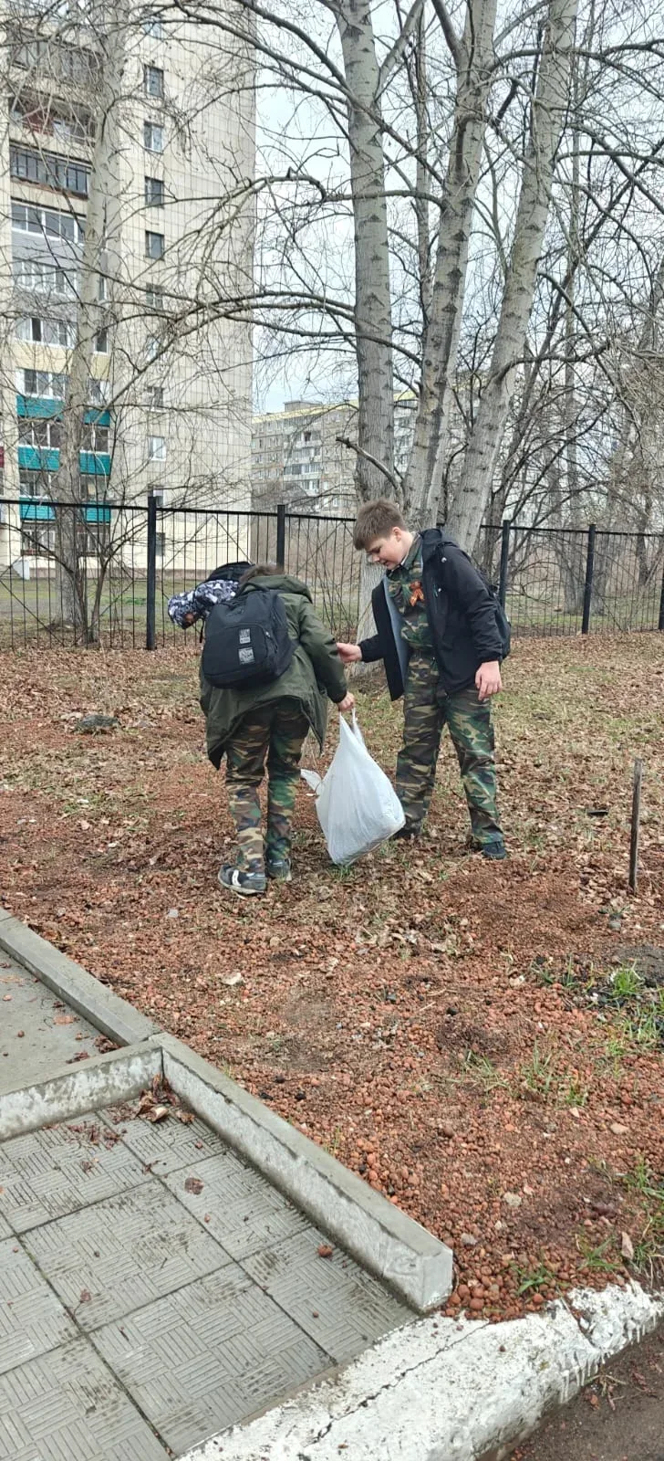 🌱Кадеты 7 "К" класса взяли шефство над аллеей выпускников, погибших в ходе специальной военной опера