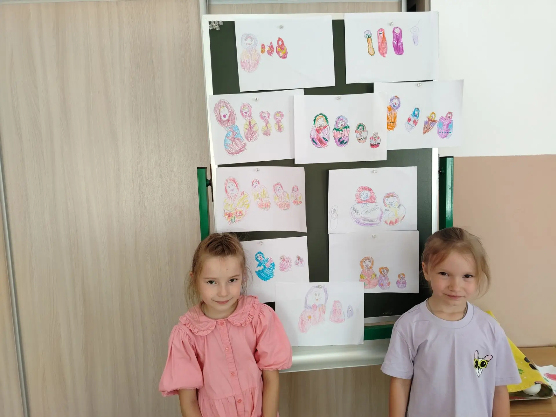 Наши дети сегодня стали маленькими художникам.