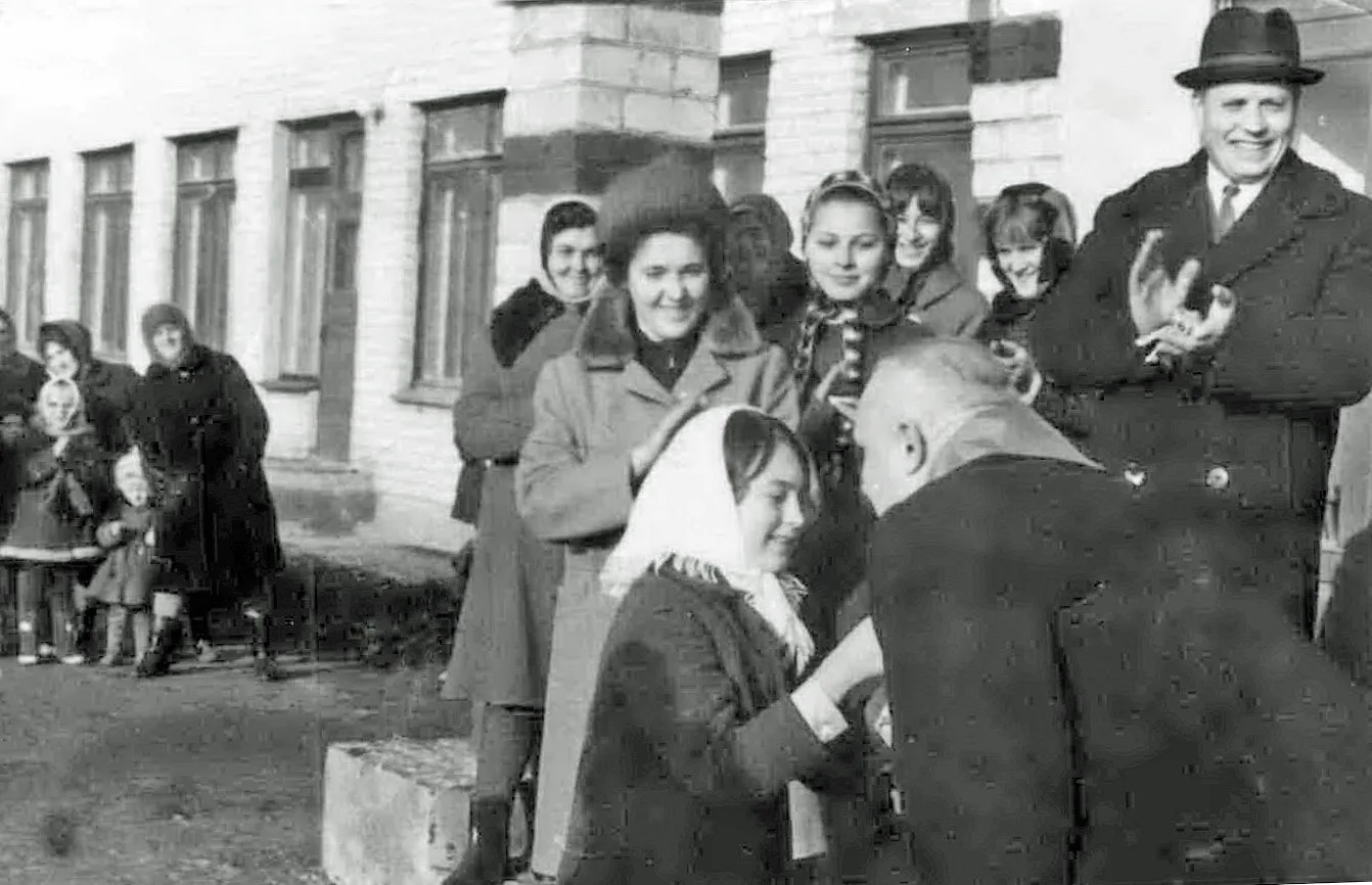 Посёлок рос, увеличилось количество молодых семей. Март 1968 года открыл для школы новый этап. На об