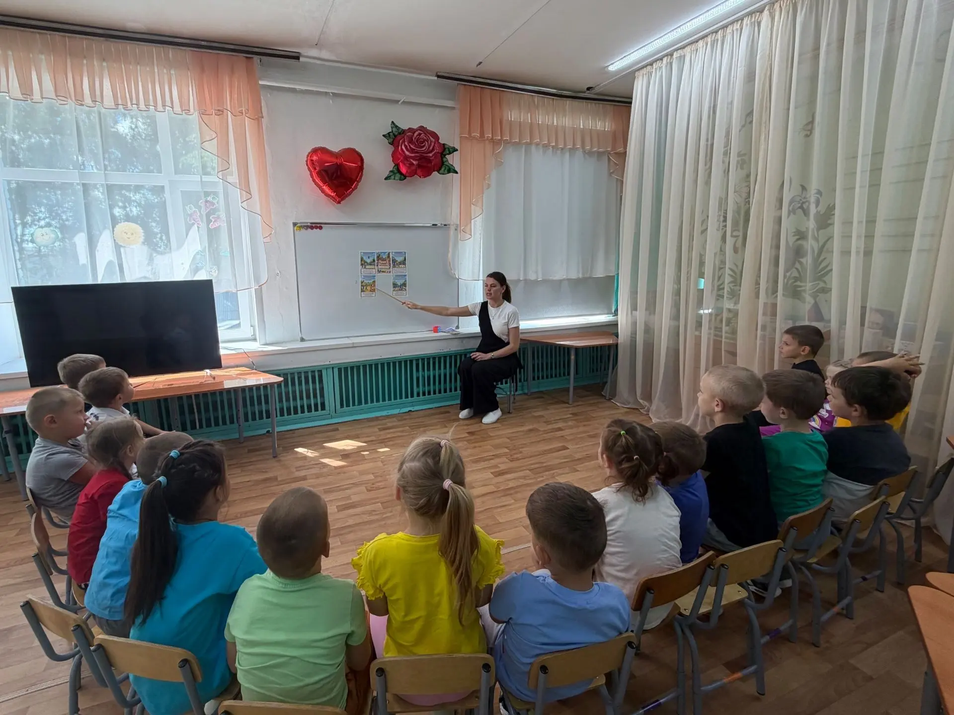 Сегодня мы с ребятами поговорили о правилах дорожного движения — ведь каждый из нас каждый день стан